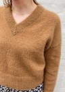 Stockholm Sweater V-neck | Tynn Silk Mohair Brunt sukker Strikkepakke PetiteKnit thumbnail