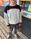 PetiteKnit Cross Sweater Junior (oppskrift) Papirutgave thumbnail