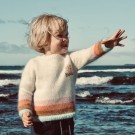 Hello Sunshine genser (oppskrift) The Knitting Stories thumbnail