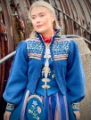 Linnea jakke tilpasset Nordlandsbunaden BLÅ Bunadstrikk  thumbnail