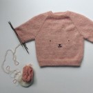 Bamsegenser | Oppskrift | Petite Knit thumbnail
