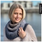 Svabergsjal Jeansblå Fargespill Marte Helgetun thumbnail