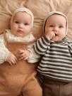 2413-7 Bunny Pants baby (oppskrift Sandnes Garn) thumbnail