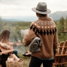 Village Sweater Brun Strikkepakke Tove Lindtein thumbnail