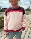 PetiteKnit Cross Sweater Junior (oppskrift) Papirutgave thumbnail