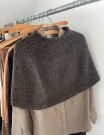 LeKnit Plain Yoke Poncho (oppskrift) thumbnail