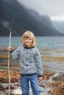 404-1 Lillefjellgenser barn i Lamull Natur og Gråblå Strikkepakke thumbnail