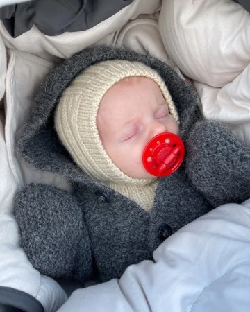 PetiteKnit Sunday Balaclava baby Oppskrift (papir)