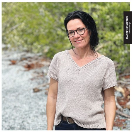 Basic Tee V-neck Line lys lin Marte Helgetun