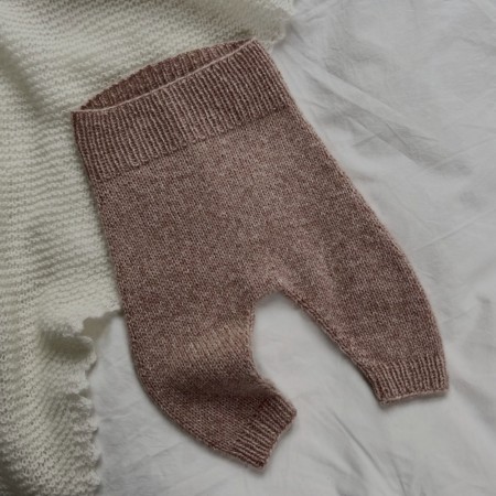 Indiblomst Riddervold bukse 24m/10cm (oppskrift)