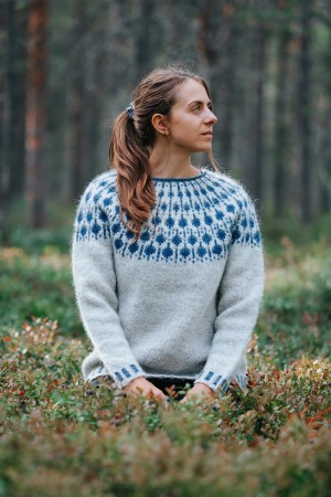 Blåbær genser Sisu Knitwear Lettlopi