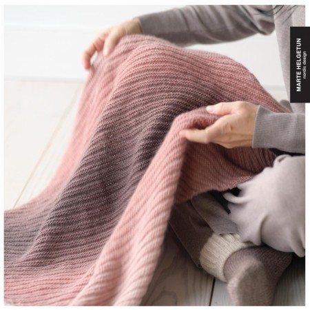 No. 10 Babyteppe i fargespill Strikkepakke Marte Helgetun
