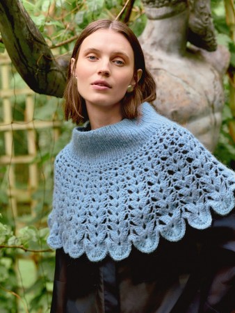 2606-15 Flowerfield Poncho (oppskrift) Sandnes Garn