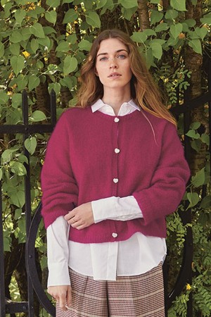 2308-3a DEBUTANT CARDIGAN ovenfra og ned (oppskrift)