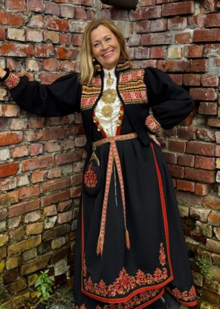 Bunadstrikk Oddny tilpasset Vest-Telemarkbunaden Finull