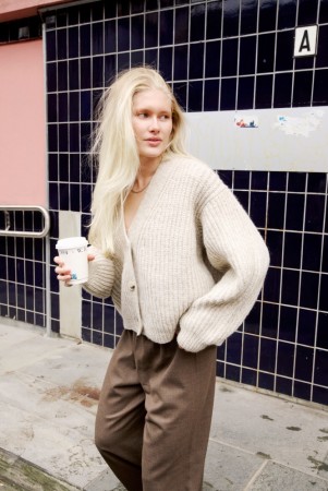 488 Kort dagmarjakke Fivel naturmelert