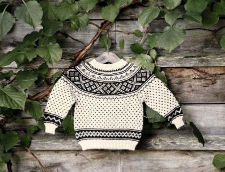 26-8 Setesdal genser baby babygarn natur