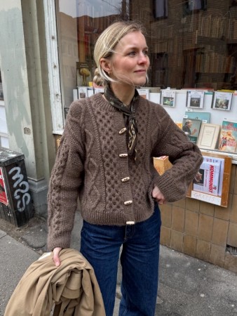 PetiteKnit Dagmar Jacket Peer gynt og Alpakka følgetråd
