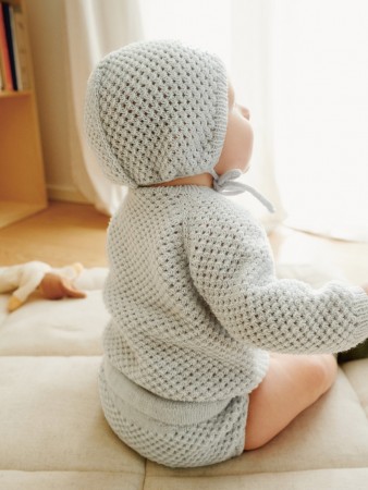 2413-5 April cardigan baby, April Diaper Pants og April Bonnet (oppskrift)