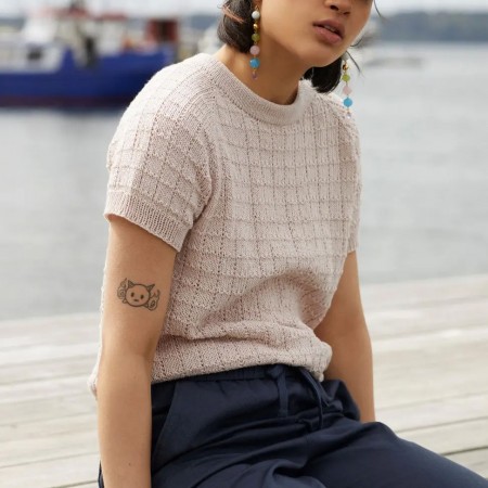 411-5 Strøm Tee Pandora Dus Rosa Rauma Garn Strikkepakke