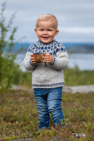 Blåbærgenser mini Sisu Knitwear Lettlopi