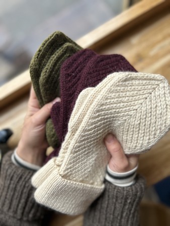 524 Bjørkvotter (oppskrift) Rauma Garn