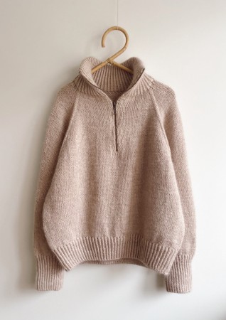 Zipper Sweater | Peer Gynt Lys beigemelert Strikkepakke | PetiteKnit