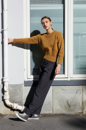 355-1 Den fine v-halsgenseren | Finull | Strikkepakke Rauma Garn