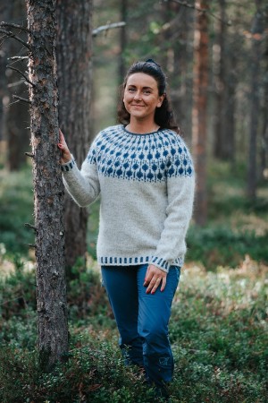 Blåbær genser Sisu Knitwear Lettlopi