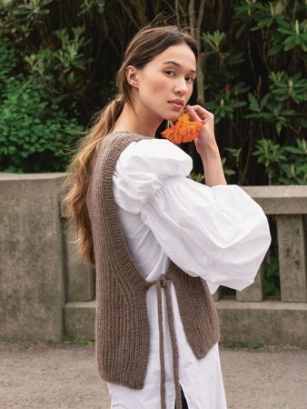 2210-7 Helle Slipover Double Sunday og Tynn Silk Mohair Eikenøtt Strikkepakke