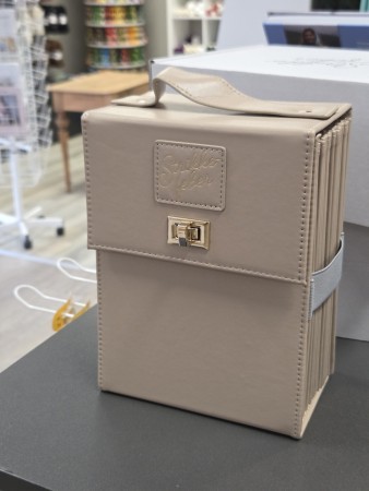 Rundpinnemappe beige Strikkefeber
