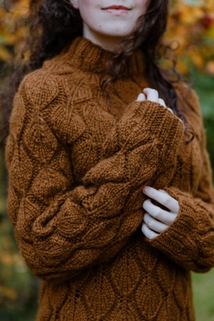 400-6 Høstløvgenser Vams Mørk Kamelbrun Strikkepakke