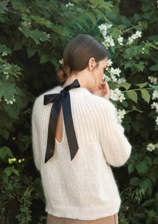 2016-2 Big Bow Sweater | Tynn Silk Mohair Natur Strikkepakke Sandnes Garn
