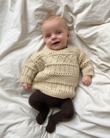 Ingrid Sweater baby Oppskrift (papir) PetiteKnit