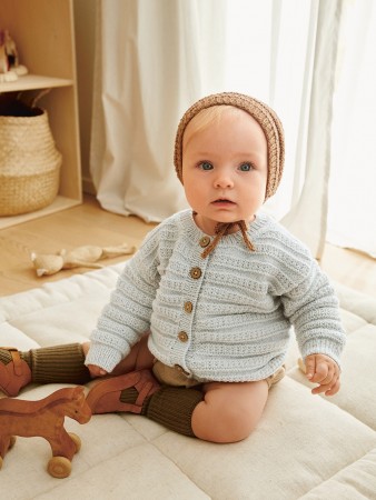 2413-4 Fillip cardigan, pants og bonnet (oppskrift)