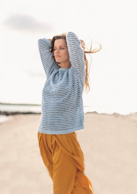 Sommerstriper - genser med striper og rundfelling - strikket i tynn line og tynn silk mohair